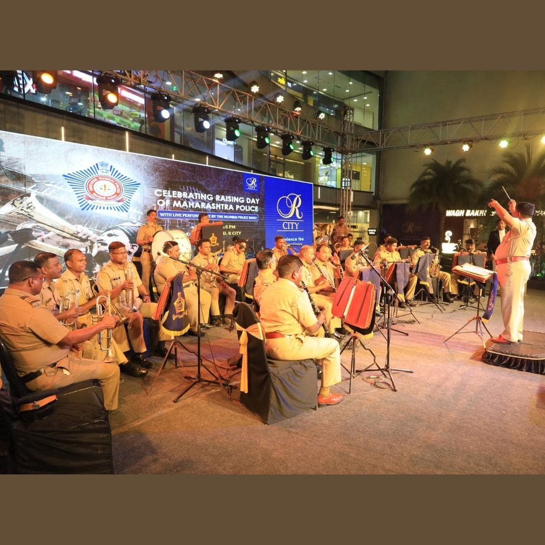Mumbai Police Band presents a live performance at R City to honour